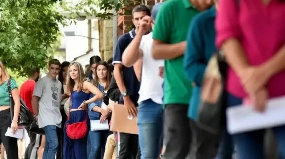 M�s de 2,2 millones de personas necesitan m�s de un trabajo para vivir en Argentina