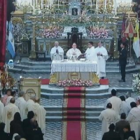 Multitudinaria devoci�n del pueblo salte�o a la Virgen del Milagro