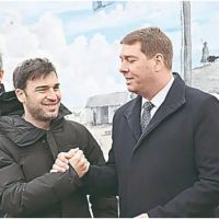 Torres, junto a Biss, anunci� viviendas para los vecinos de Rawson y destac� el avance de obras estrat�gicas