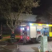 Incendio en un galp�n donde funciona una embotelladora de soda y gaseosas