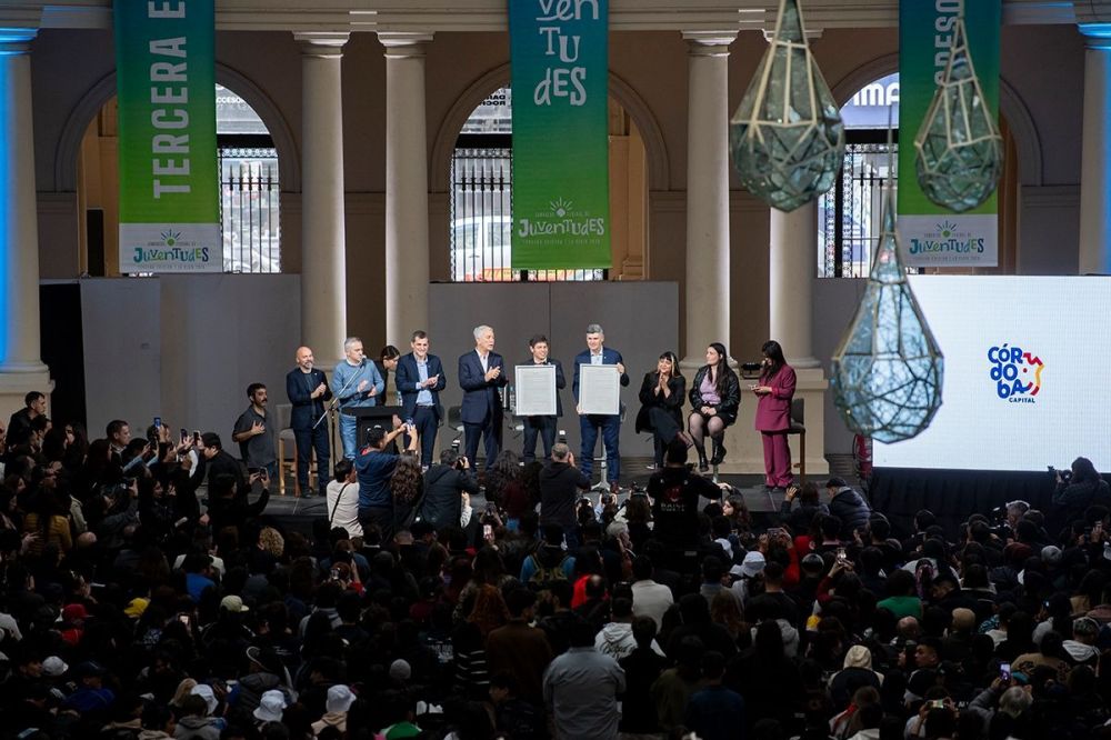 Kicillof cerr� encuentro federal de j�venes en La Plata: cr�ticas a Milei y llamado a �disputar el futuro�