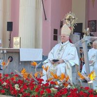 El nuncio presidi� la misa del Se�or del Milagro ante una multitud de peregrinos