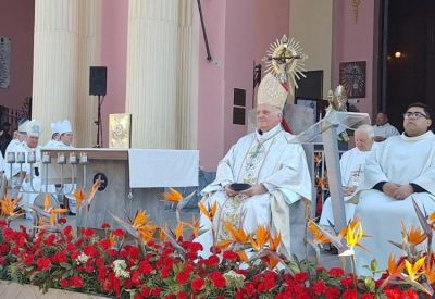 El nuncio presidi� la misa del Se�or del Milagro ante una multitud de peregrinos