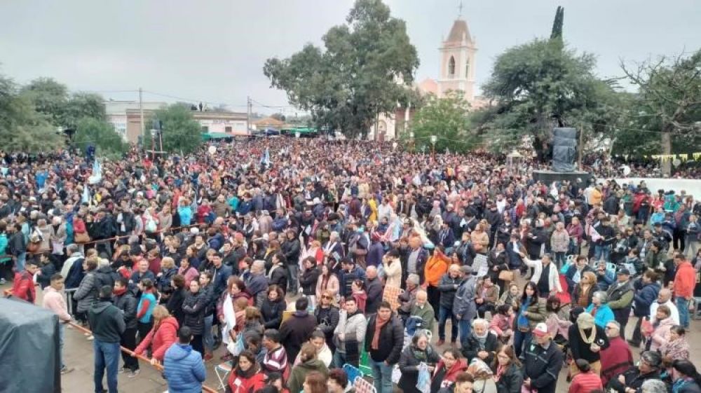 Una multitud de santiague�os peregrin� al santuario de Mail�n