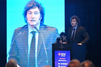 Milei despidi� a 12 trabajadores por supuesto espionaje, desat� un esc�ndalo en Olivos y desde ATE dispararon: ��Algunos siguen pensando que no est� loco?�