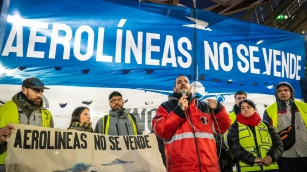 Tercerizados de Aerol�neas denuncian riesgo de despidos masivos y reducci�n de controles de carga en los vuelos