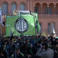 El ajuste golpe� de lleno a los estatales: los salarios p�blicos perdieron 32,6% desde 2023
