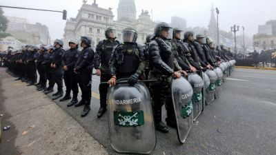 Nuevos sueldos para las fuerzas federales desde septiembre con incrementos escalonados hasta diciembre de 2026