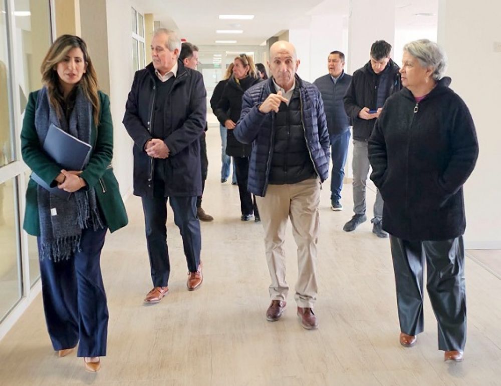 Llugdar recibi� al Ministro de Educaci�n de Chubut y recorrieron la futura Escuela de la Patagonia Austral