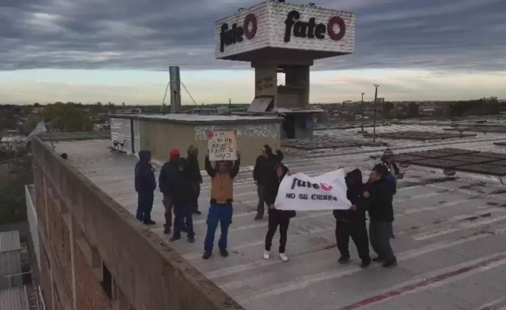 Crisis en FATE: 900 trabajadores esperan un inminente desalojo mientras el conflicto entra en una fase cr�tica