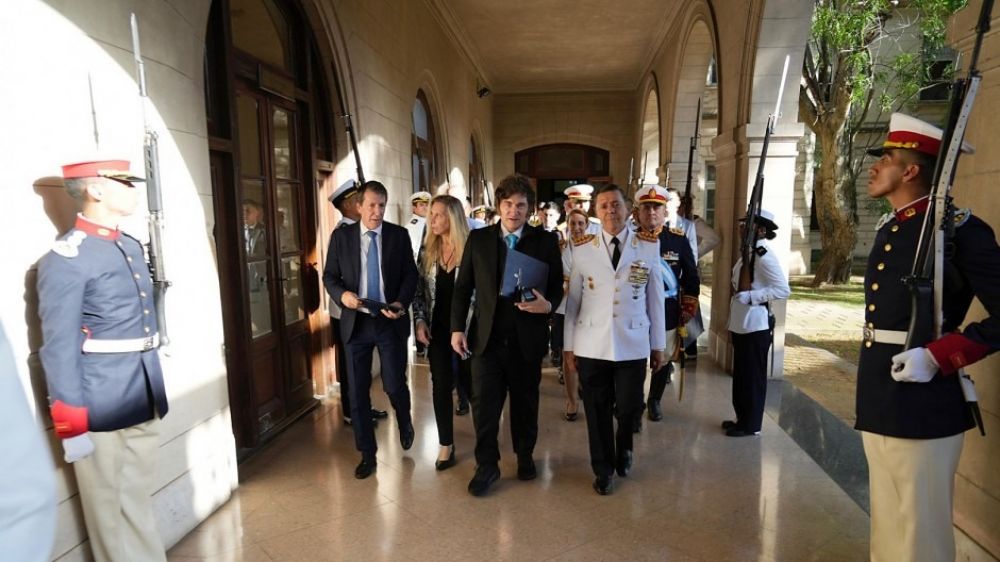 El coronel Tereso, el elegido para la peligrosa misi�n de ordenar Olivos