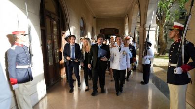 El coronel Tereso, el elegido para la peligrosa misi�n de ordenar Olivos