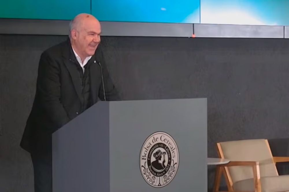 ��Aplaudan, por favor!�: el secretario de Agricultura volvi� a reclamarle entusiasmo al campo