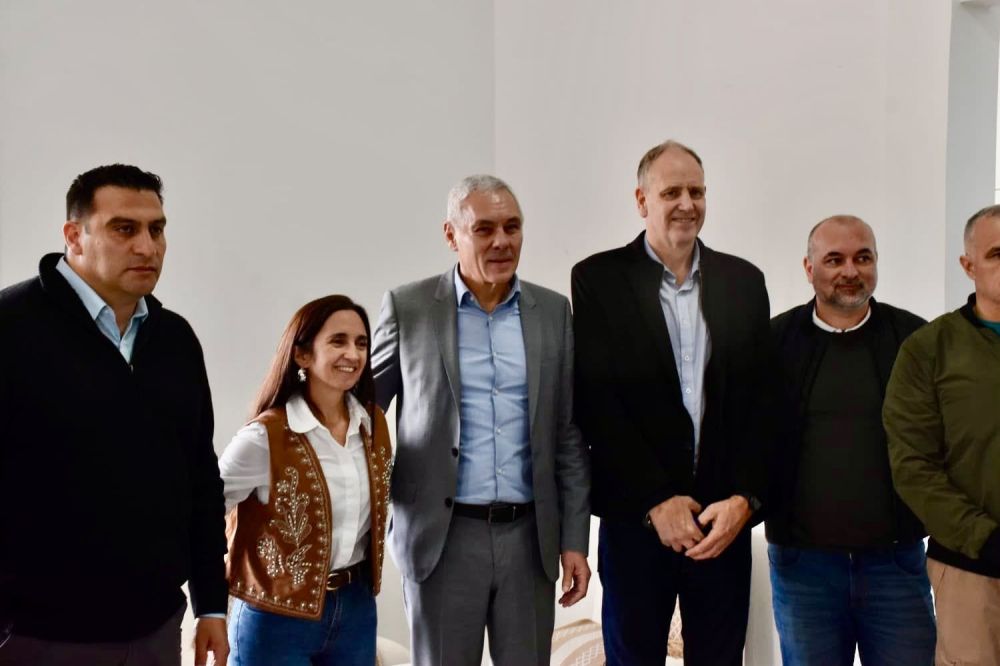 Reconocimiento a las fuerzas de seguridad de Berisso en el marco del programa �Iglesia Presente� que impulsa la alianza