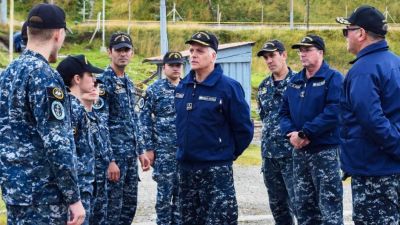 El jefe de la Armada lanza una purga para que el esc�ndalo del robo de sueldos no se lo lleve puesto