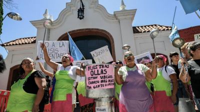 Organizaciones sociales realizaron una protesta con ollas vac�as frente a la Quinta de Olivos