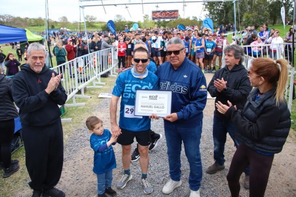 Claudio Tapia encabez� un acto del CEAMSE y distingui� al gendarme Nahuel Gallo