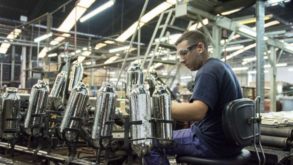 La industria cay� 5,7% en agosto y acumula una baja del 3% en 2026