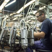 La industria cay� 5,7% en agosto y acumula una baja del 3% en 2026
