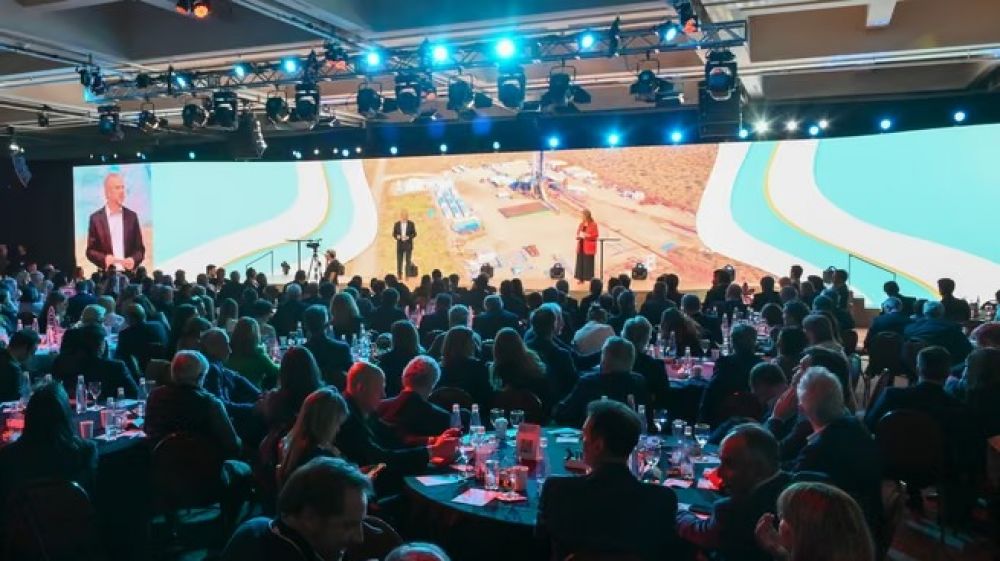 El mundo empresario se divide entre Par�s y Mar del Plata
