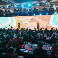 El mundo empresario se divide entre Par�s y Mar del Plata