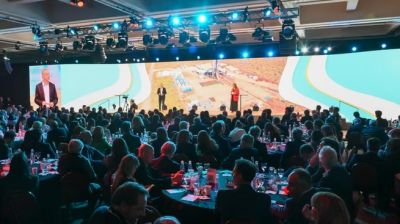 El mundo empresario se divide entre Par�s y Mar del Plata