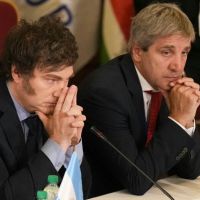 En campa�a, Toto Caputo promete d�lares para enfrentar al 