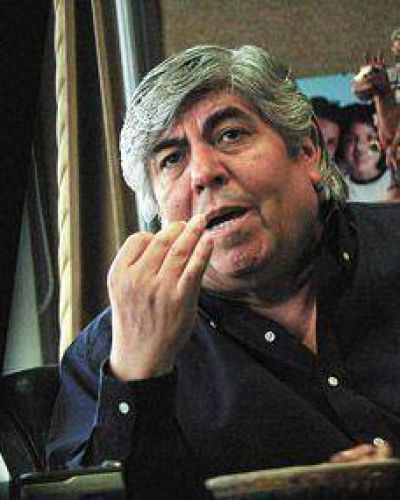 "El acto era para defender la democracia, no modelos gremiales"