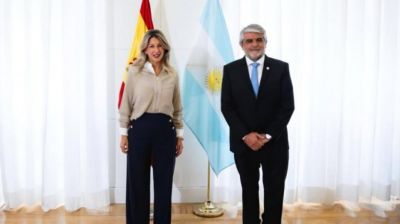 Correa se reuni� con Yolanda D�az en Espa�a y analiz� pol�ticas laborales, empleo y regulaci�n de plataformas