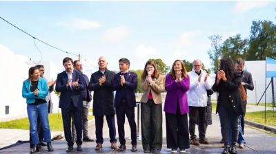 La Plata: Kicillof y Alak encabezaron la entrega de 175 nuevas viviendas en Melchor Romero