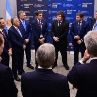 De parado: Milei recibi� a los gobernadores que 