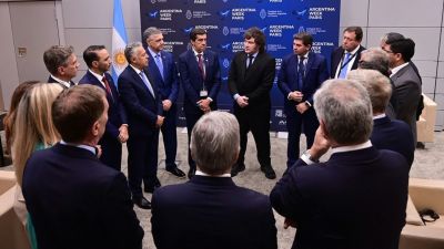 De parado: Milei recibi� a los gobernadores que 