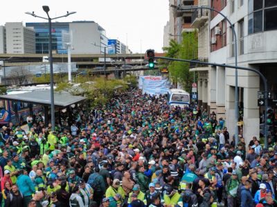 Ley Moyano: Camioneros moviliz� a la Comuna 1 contra el intento de eliminar las indemnizaciones en recolecci�n y barrido