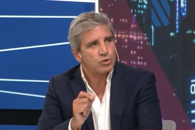 Caputo advirti� al mercado sobre c�mo se prepara ante un escenario electoral adverso en 2027: �Les vamos a arrancar la cabeza�