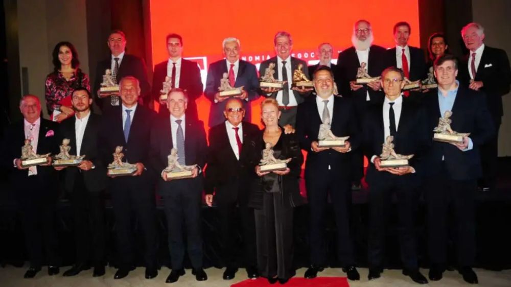 En los Premios Fortuna, el c�rculo rojo le marca la cancha a Caputo y pide cambios para la continuidad del modelo, a�n sin Milei