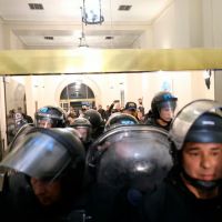 Toma y represi�n en la sede de Educaci�n