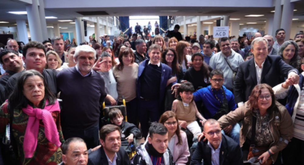 Kicillof inaugur� la Expo Inclusi�n en Almirante Brown con 1500 asistentes: �No se trata de falsas antinomias entre el Estado y el sector privado, sino de coordinar esfuerzos�