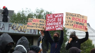 B�lgica: alrededor de 50.000 trabajadores y estudiantes marcharon contra el ajuste y hubo enfrentamientos con la polic�a