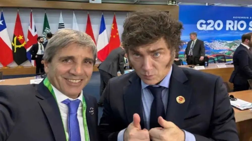 Milei desminti� la salida de Caputo y asegur� que tiene una relaci�n �simbi�tica� con el ministro