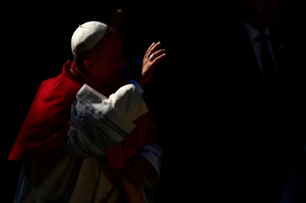 �Qui�n manda en el Vaticano cuando no est� el Papa? La pregunta que volvi� a escucharse cuando Le�n XIV estaba en el quir�fano