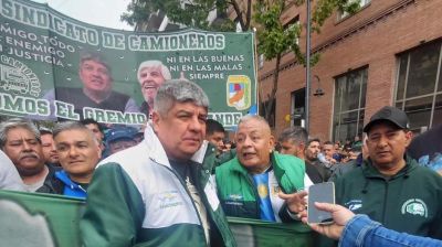 Camioneros reclama indemnizaciones para 6.500 trabajadores y crece el conflicto con el Gobierno porte�o
