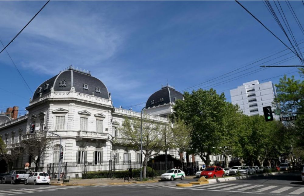 En una causa por el despido de un trabajador no registrado, la Justicia de La Plata declar� inconstitucional el Cap�tulo Laboral del DNU 70/23