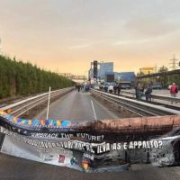 Italia: protesta de trabajadores sider�rgicos amenaza con paralizar una refiner�a y provoca escasez de combustible