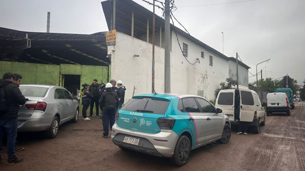 Trabajo rescat� a 14 v�ctimas de trata laboral en Tortuguitas en una planta clandestina de bater�as de plomo