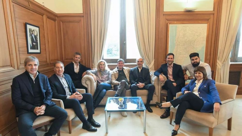 Detr�s de la foto de unidad, crecen las internas en la mesa pol�tica de Milei por las negociaciones de 2027
