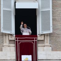 Un d�a despu�s de salir del hospital, el Papa Le�n XIV reza el �ngelus desde el Vaticano