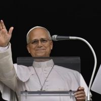 El papa Le�n XIV habl� con Volodimir Zelenski tras su contacto con Vladimir Putin y pidi� una tregua humanitaria en Ucrania