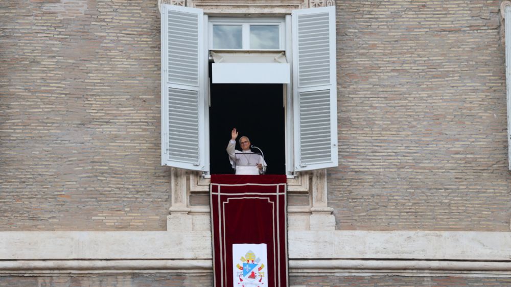 Un d�a despu�s de salir del hospital, el Papa Le�n XIV reza el �ngelus desde el Vaticano