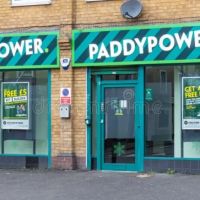 La casa matriz de Paddy Power y Betfair planea despedir hasta 1.400 trabajadores por el aumento de impuestos en el Reino Unido