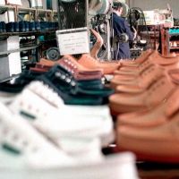 Empresarios y trabajadores realizar�n un �zapatazo solidario� en Plaza de Mayo en �defensa de la producci�n nacional�